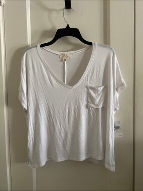 White V‑Neck Pocket Tee Shirt